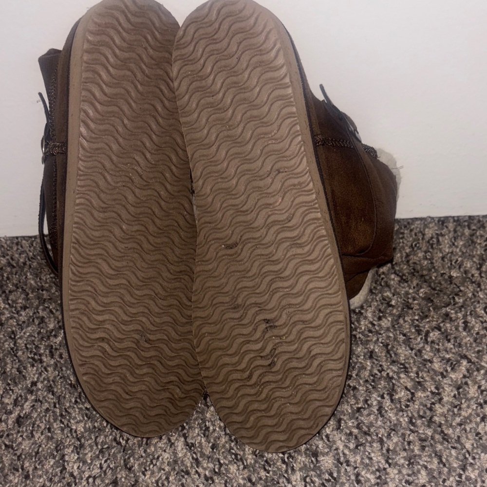 Warm Shearling-Lined Winter Boots - image 3